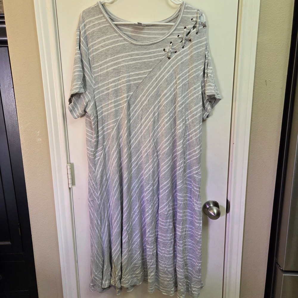 Avenue Womens Plus Size 26/28 Gray Striped Lace Up Shoulder T-Shirt Dress Casual